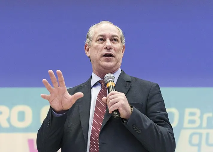Ciro Gomes afirma que ainda avalia candidatura à Presidência e condiciona decisão ao cenário político